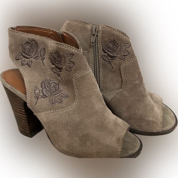 Lucky Brand Floral Embroidery Stone Suede Peep-Toe Zip Bootie Size 6 - Picture 4 of 7